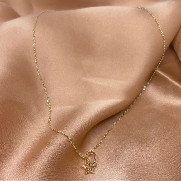 Dainty Gold Star in Circle Necklace - Picture 1 of 4